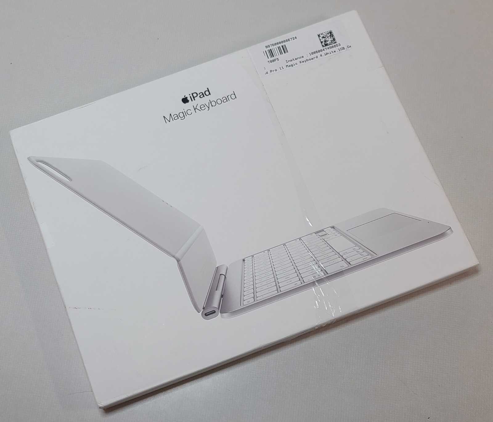 OPEN BOX  Apple Magic Keyboard Case iPad Pro 11