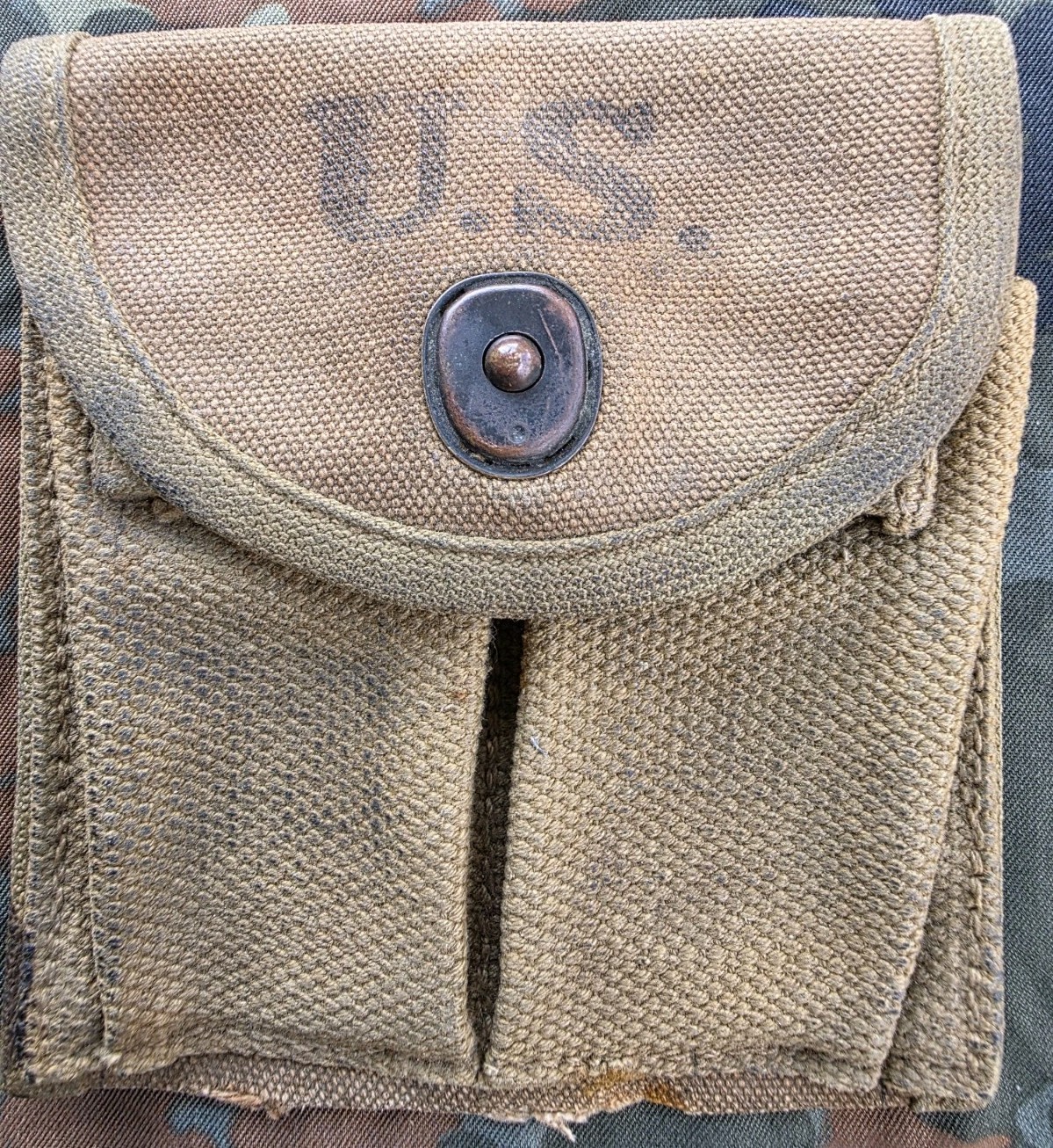 WWII US ARMY M1 CARBINE “STOCK TYPE” MAGAZINE POUCH J.Q.M.D 1942 WWII US ARMY M1 CARBINE “STOCK TYPE” MAGAZINE POUCH J.Q.M.D 1942