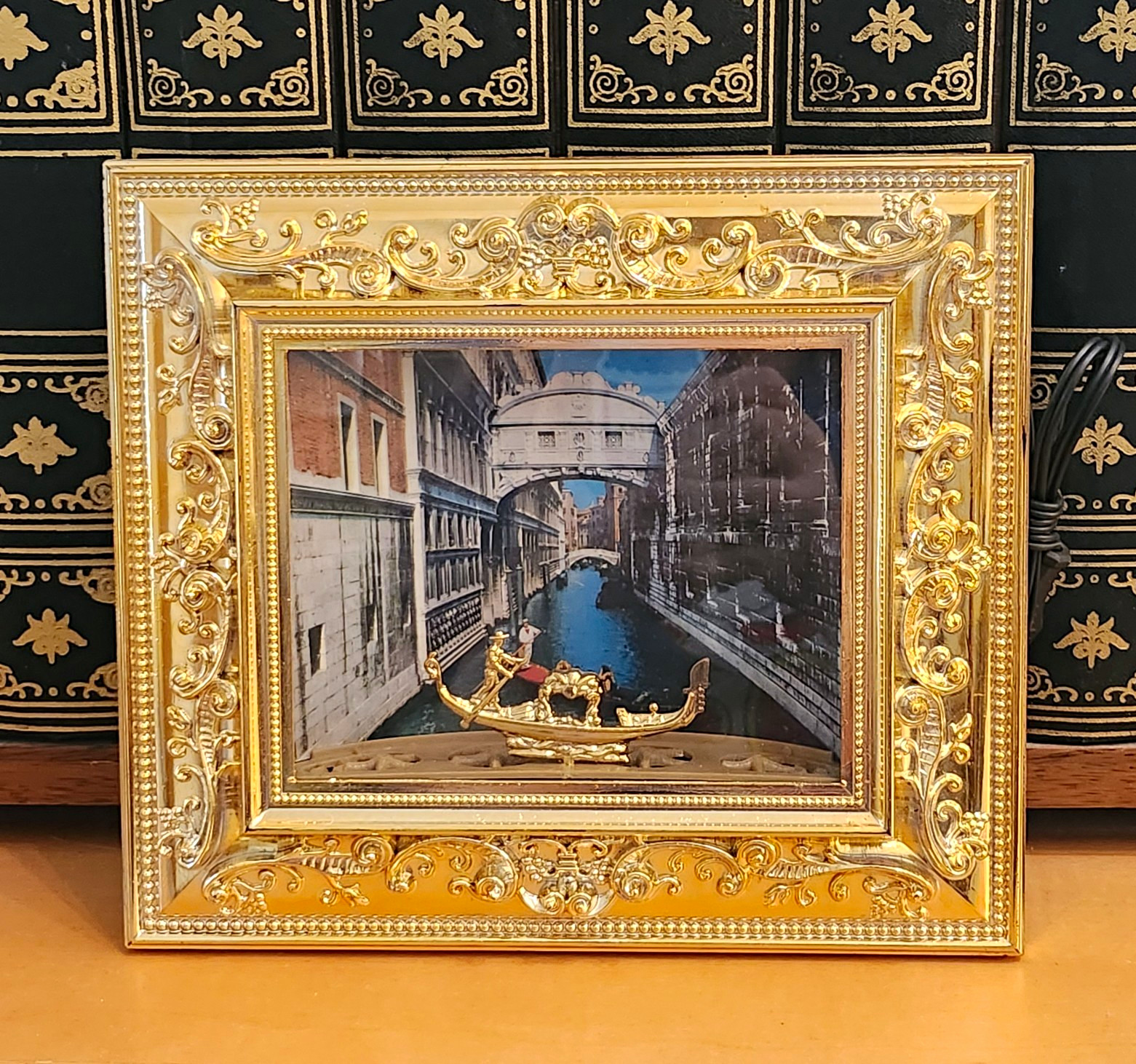 Vintage Italy Venetian Gondola 3D Lighted Shadow Box Lamp Baroque Plastic Frame