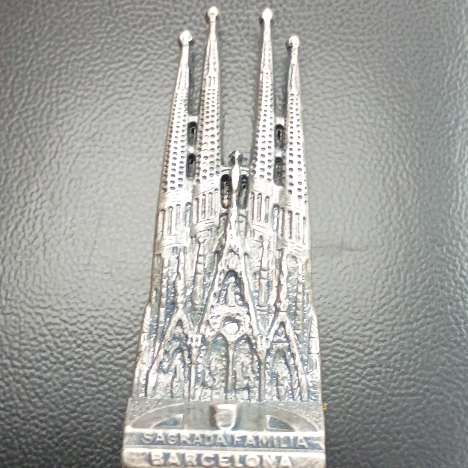 Gaudi Barcelona Sagrada Familia Cathedral Souvenir Building Vintage Spain Magnet
