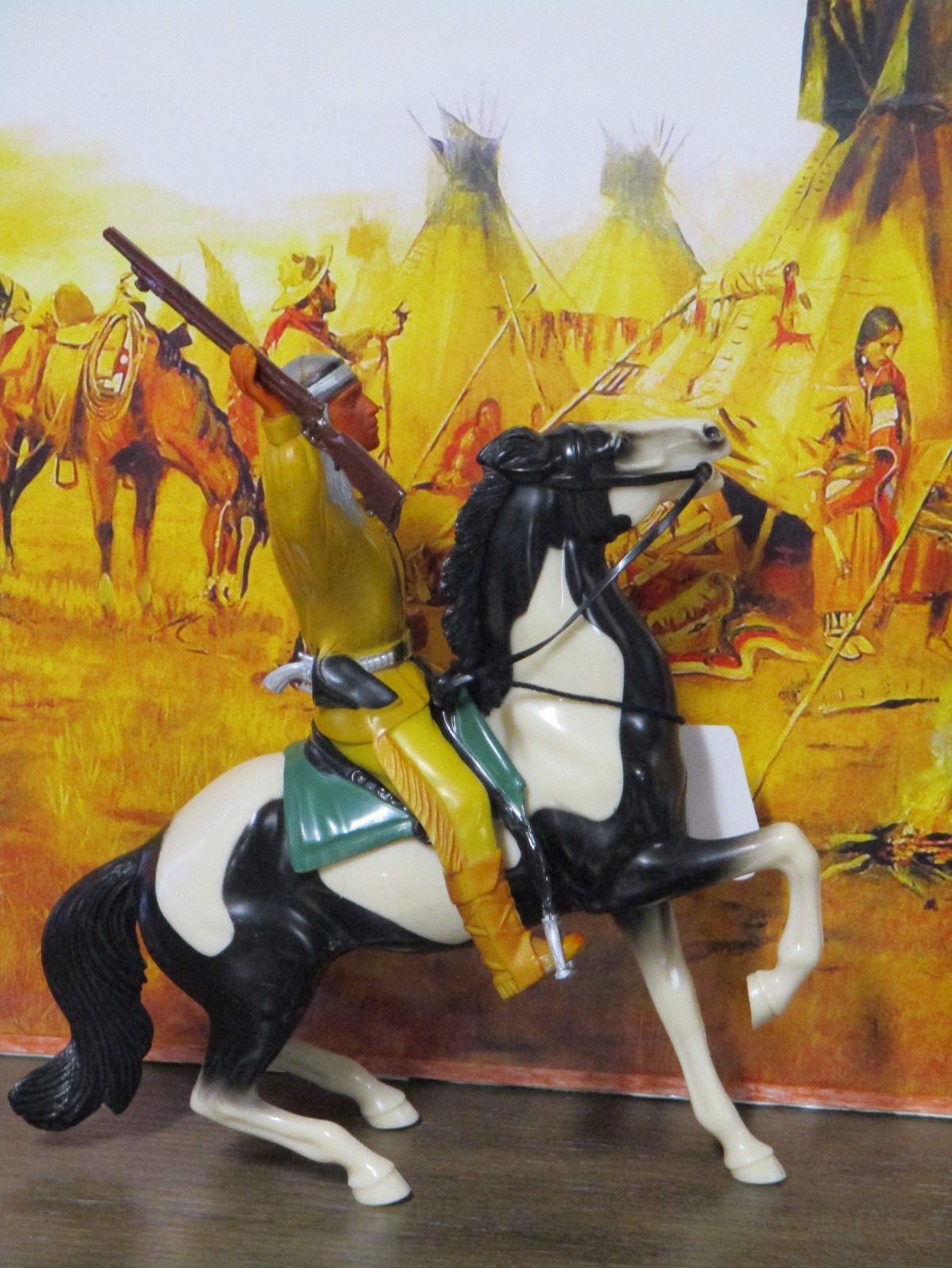 Hartland Cochise complete with rider horse saddle rifle gun hang tag Hartland Cochise complete with rider horse saddle rifle gun hang tag