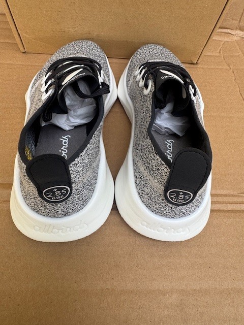 NEW Allbirds Women\'s SuperLight Trail Runner Blizzard/Natural Black Size 5 NEW Allbirds Women\'s SuperLight Trail Runner Blizzard/Natural Black Size 5