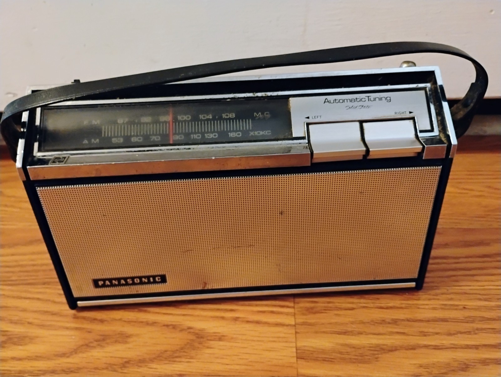 Vintage Panasonic RF-6070 AM/FM Radio Mechanical Auto Tuning WORKING MCM Japan Vintage Panasonic RF-6070 AM/FM Radio Mechanical Auto Tuning WORKING MCM Japan