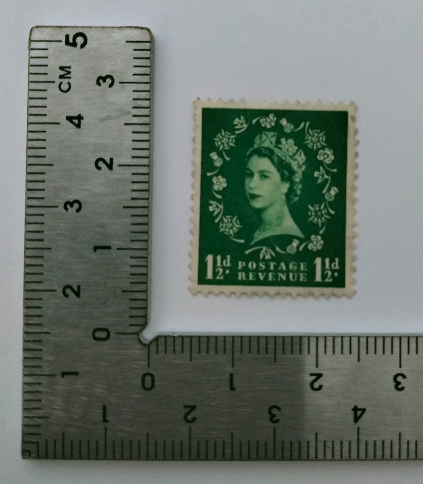Used GB Postage Stamp - Queen Elizabeth II Green 1 1/2d 1955 Used GB Postage Stamp - Queen Elizabeth II Green 1 1/2d 1955