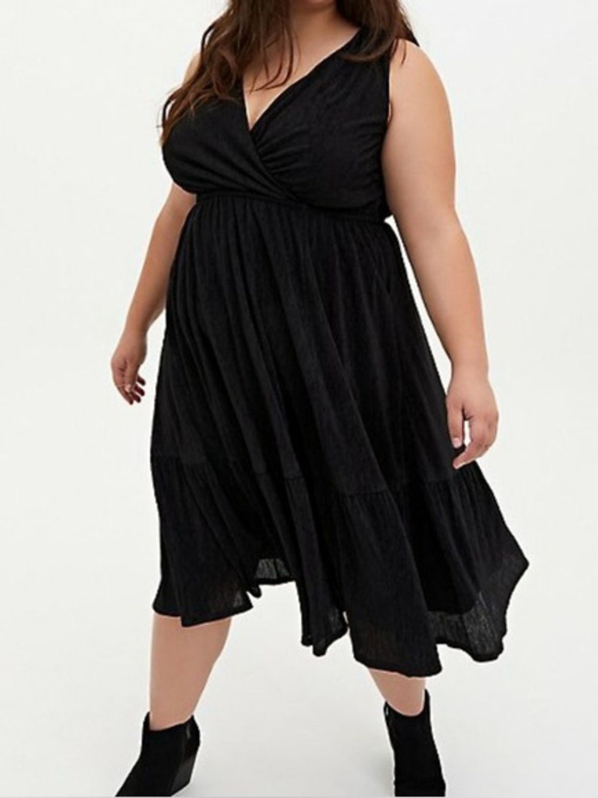 torrid Black Sleeveless V-Neck Textured Midi Dress torrid Black Sleeveless V-Neck Textured Midi Dress