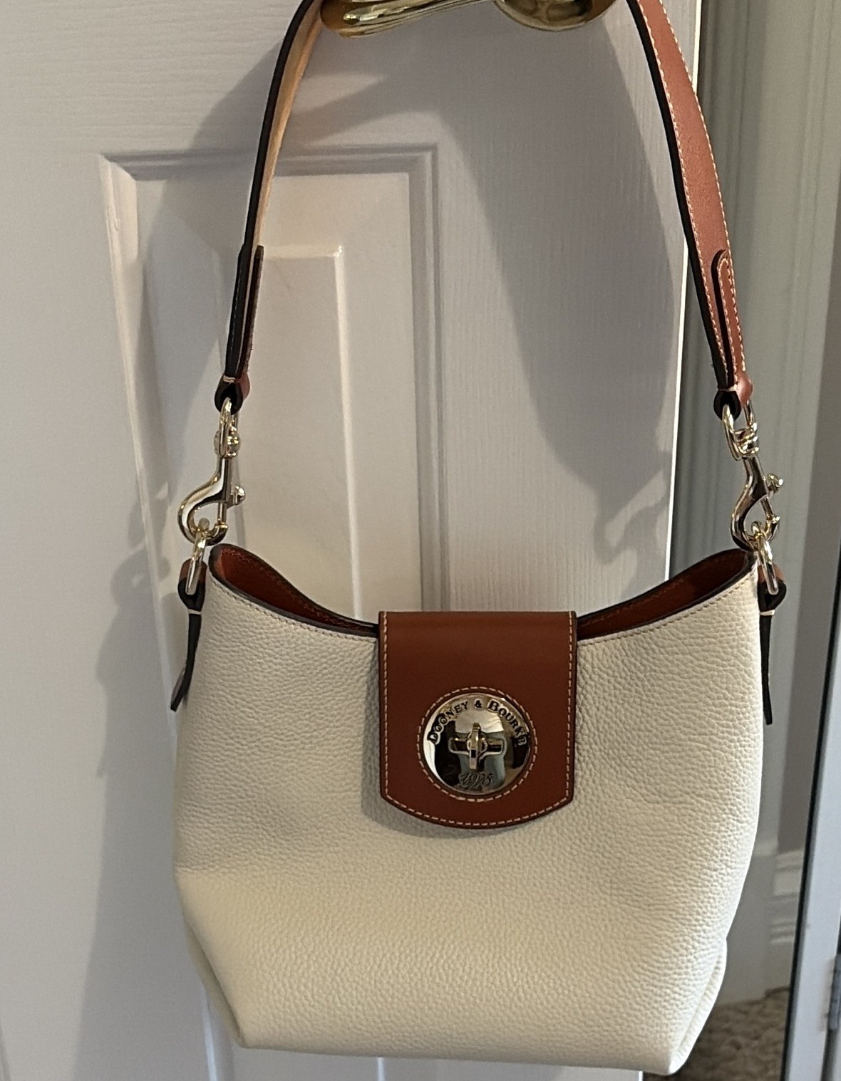 Dooney Bourke Women\'s Single Wide Handle Shoulder Handbag