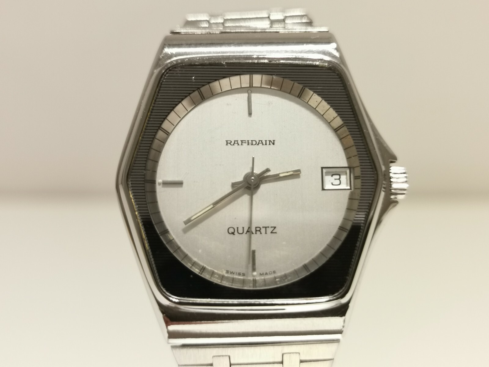 VINTAGE RARE BEAUTIFUL SWISS MEN'S ALL STAINLESS STEEL QUARTZ WATCH 