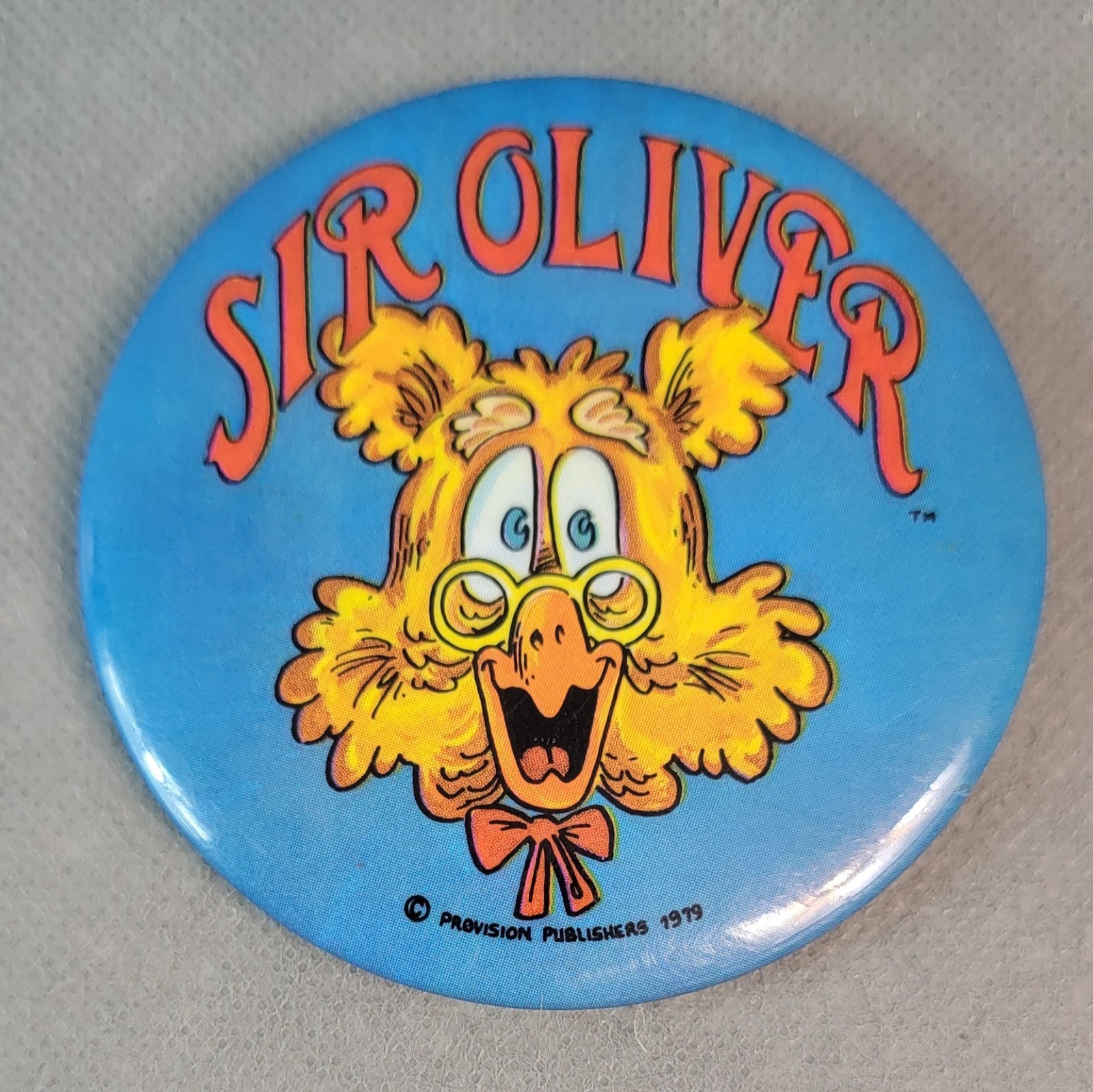 Vintage 1979 SIR OLIVER Chicken Cartoon PROVISION PUBLISHERS Pin PINBACK