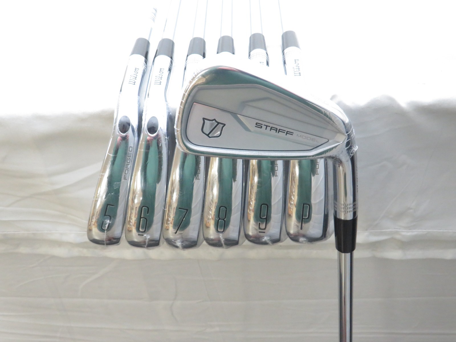 New Wilson Staff Model CB Iron Set 4-PW Dynamic Gold Mid S300 Stiff Flex Steel
