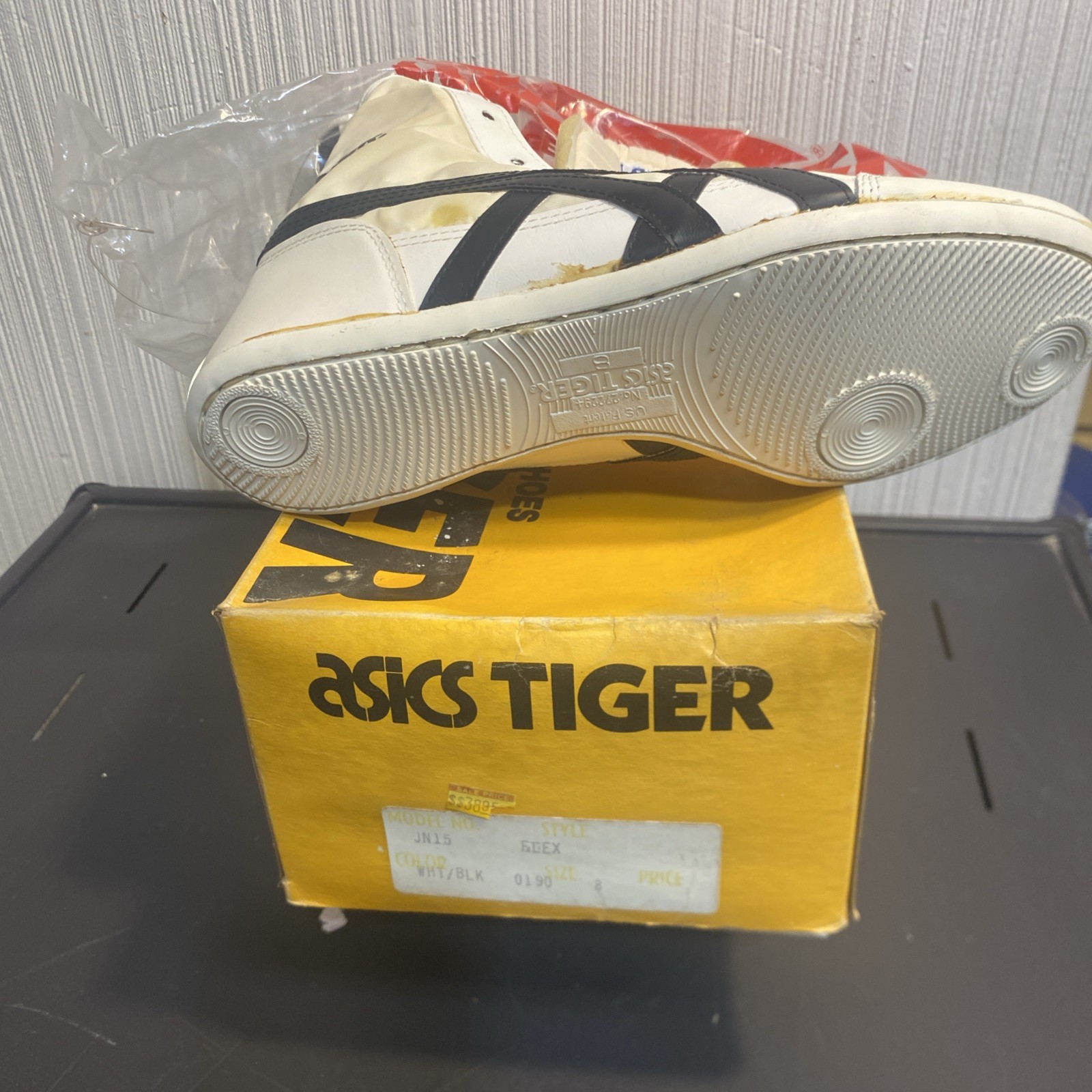 Vintage 1980’s ASICS Tiger White High-Top Wrestling Shoes w/ Black Stripes - 8