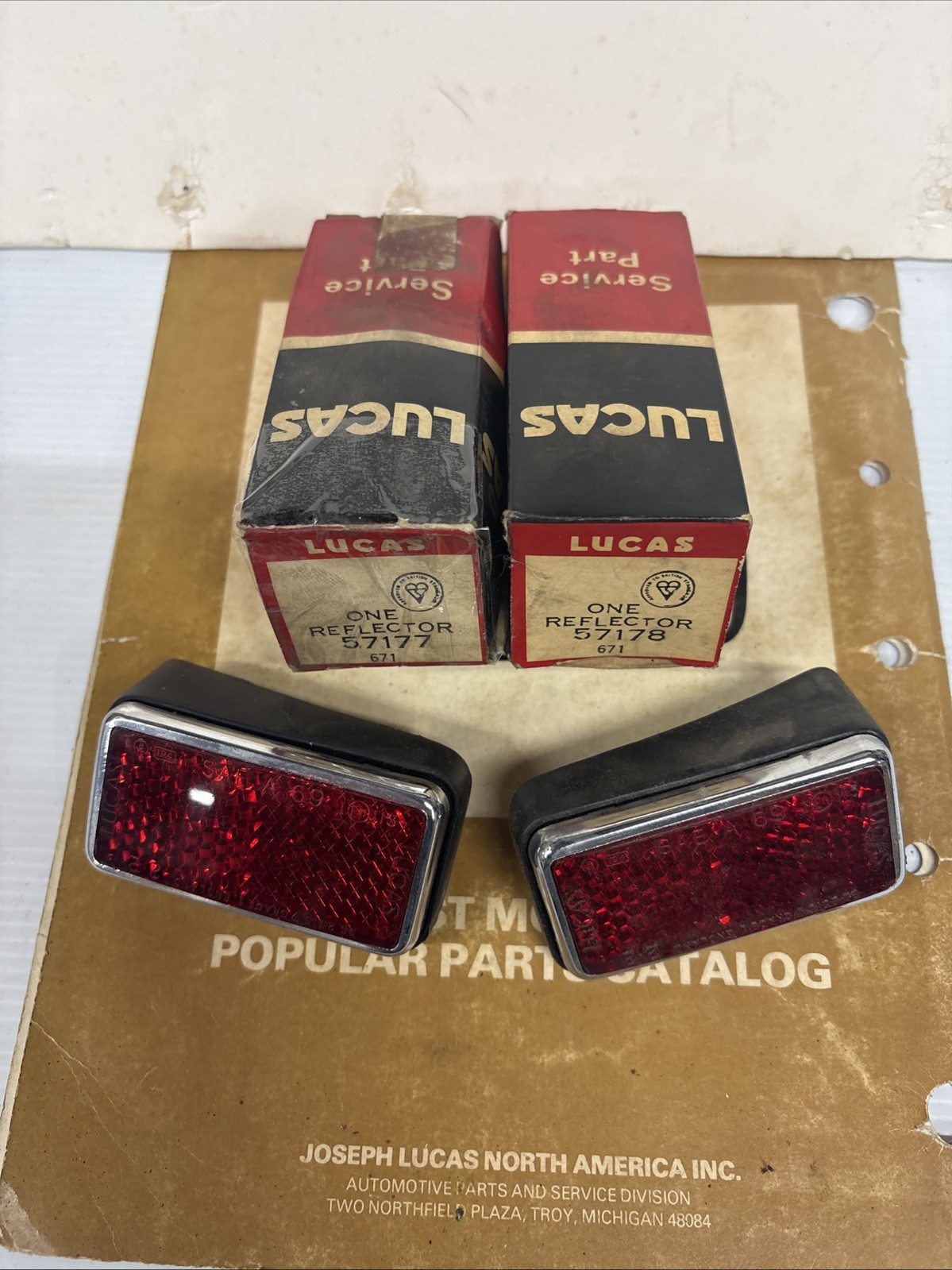 Jaguar XJ6 XJ12 1971-1973 NOS Lucas Rear Reflectors W/Rubber Mounting Bases (2)