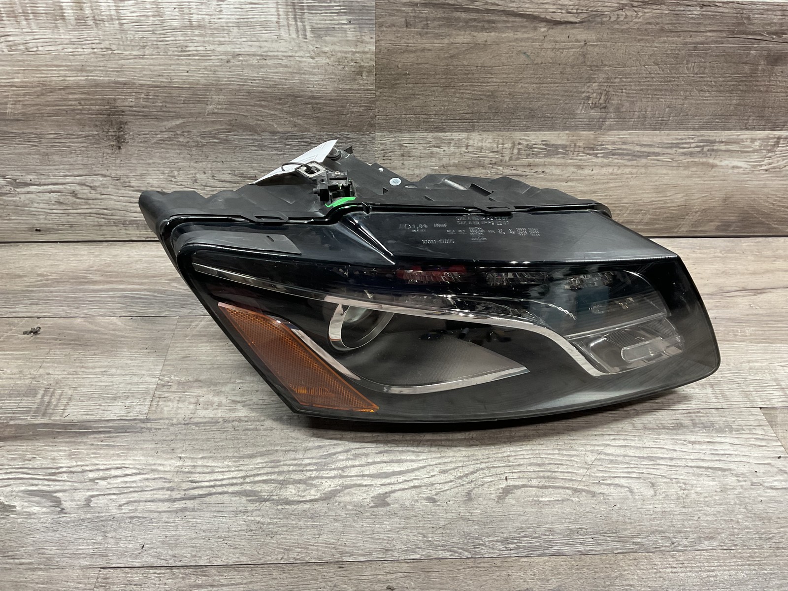 USED - 2009-2012 Audi Q5 R Headlamp Xenon - OEM