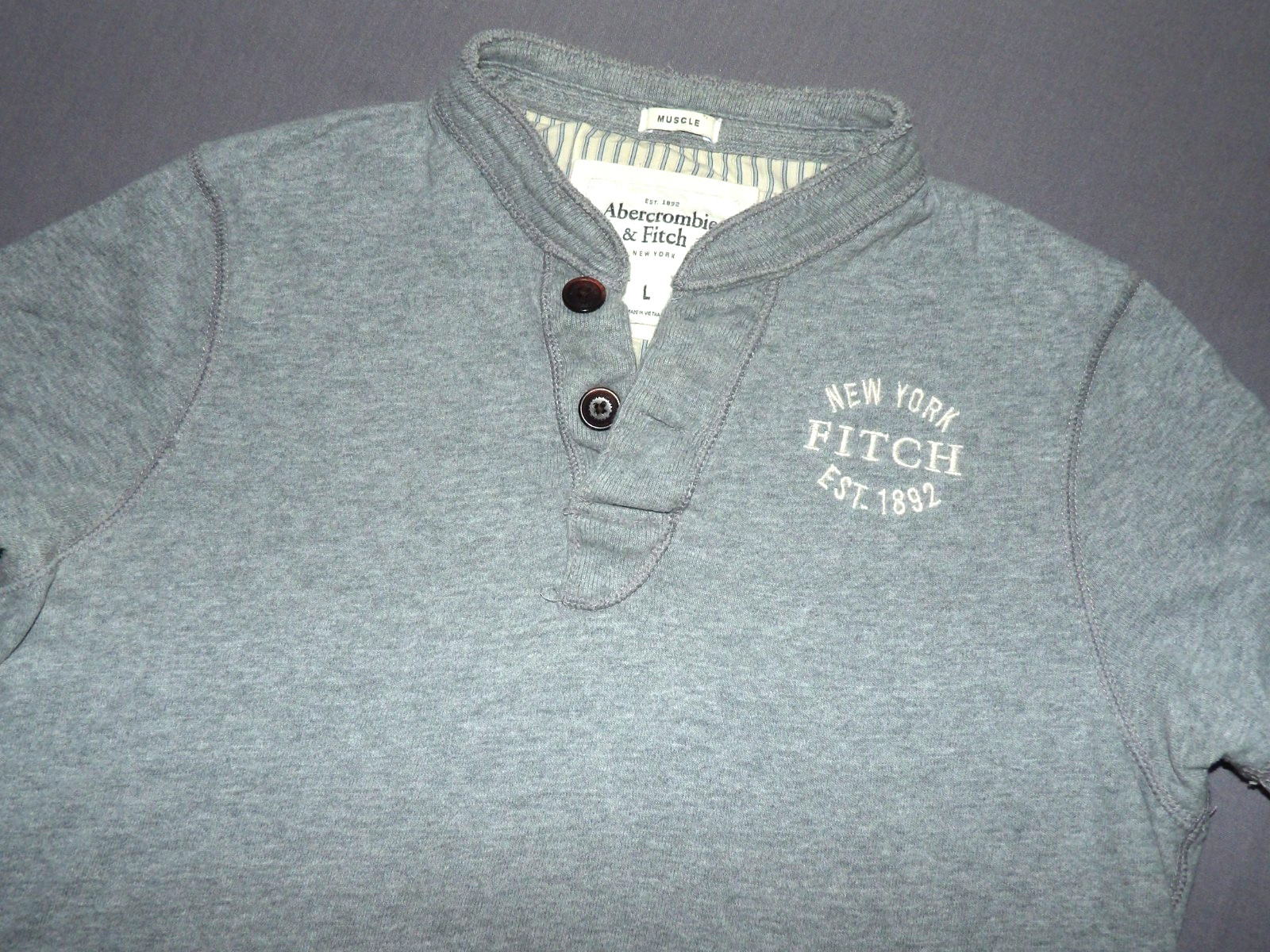 Abercrombie & Fitch Vintage Y2K Gray Henley Graphic T-Shirt Men\'s Muscle Fit LRG