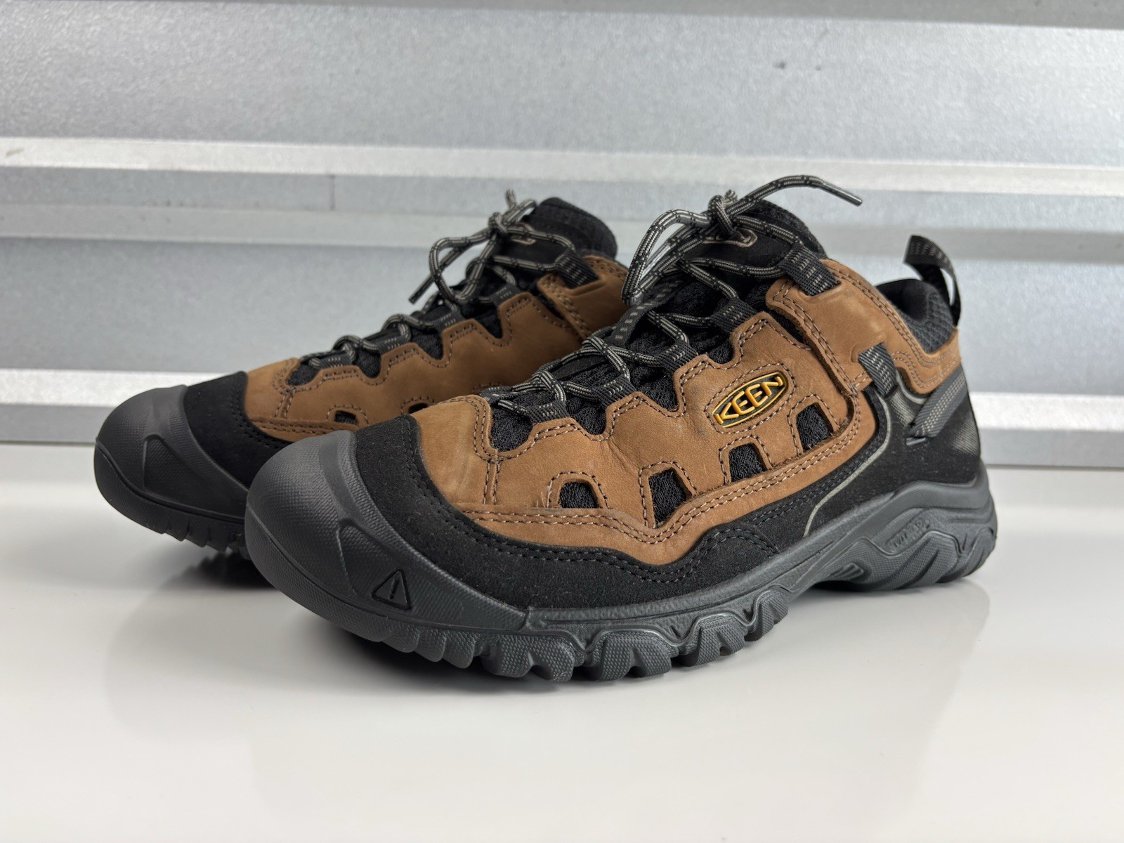 KEEN 1028998 Targhee IV Vented Hiking Shoes for Men - Bison/Golden Yellow - 9M KEEN 1028998 Targhee IV Vented Hiking Shoes for Men - Bison/Golden Yellow - 9M