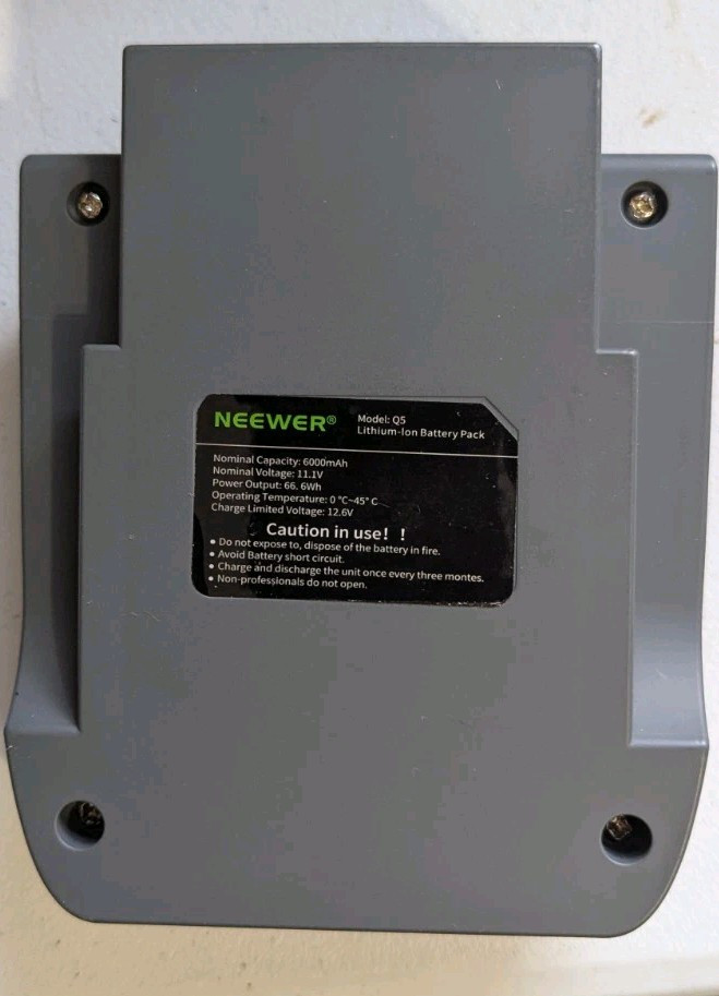 Neewer 6000mAh Li-ion Battery Q5 11.1V Neewer 6000mAh Li-ion Battery Q5 11.1V