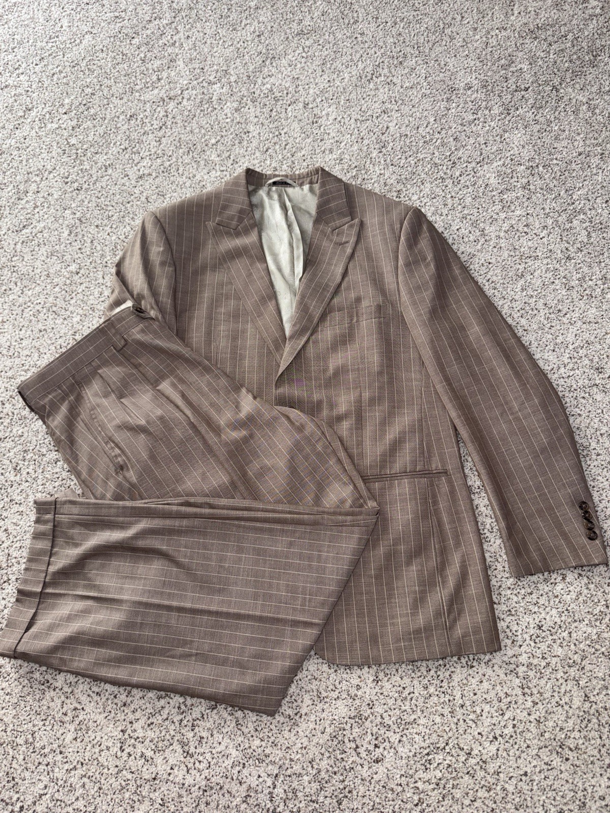 STEVE HARVEY CELEBRITY EDITION TAN/BROWN PINSTRIPE 2PC SUIT SIZE 44L/38L