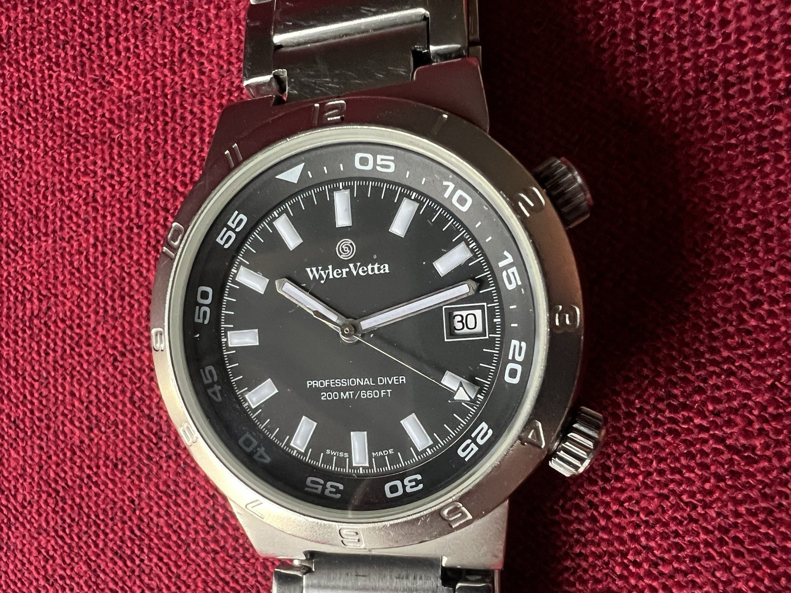 Wyler Vetta Professional Diver 200M / 660FT – Swiss Made Vintage Men’s Watch