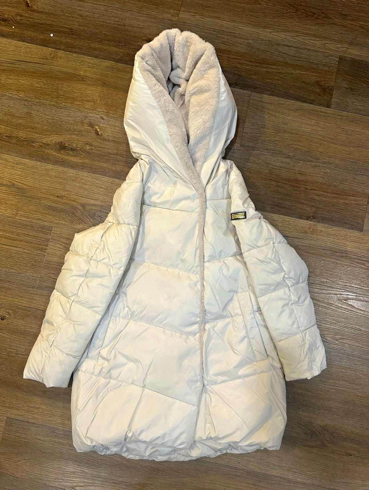 BCBGMAXAZRIA Women\'s Pearl Hooded Zip Insulated Mid-Length Puffer Jacket M BCBGMAXAZRIA Women\'s Pearl Hooded Zip Insulated Mid-Length Puffer Jacket M