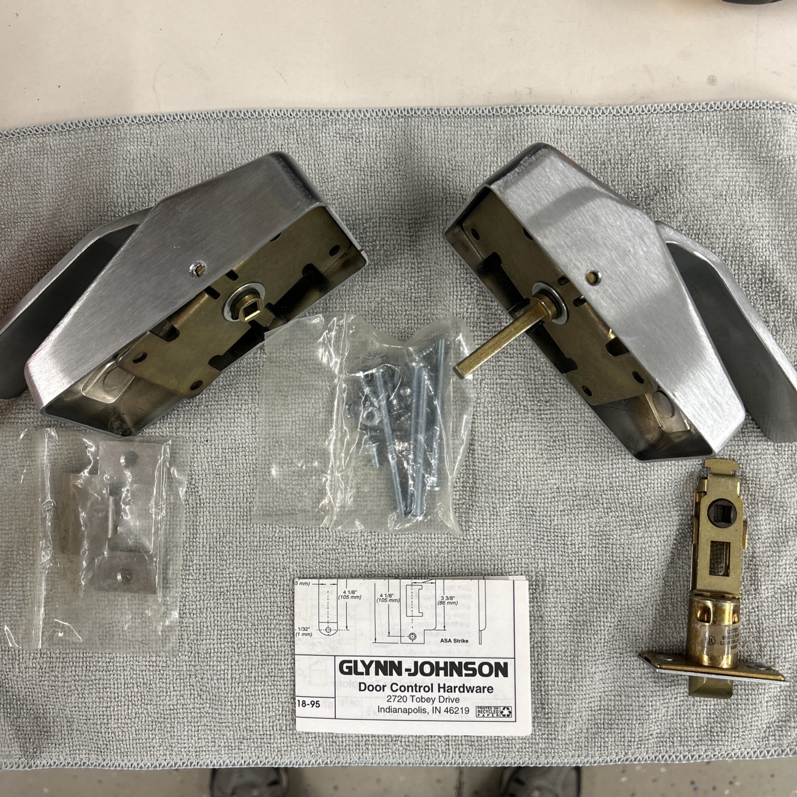Glynn Johnson HL6-US26D PUSH/PULL LATCH Stainless Steel finish. 