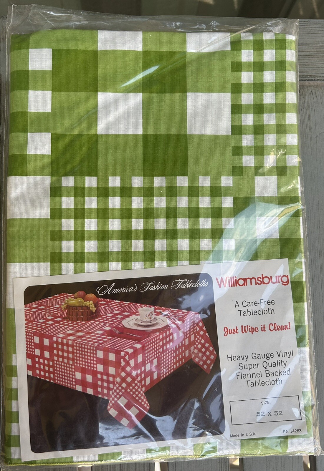 New Vintage Williamsburg Vinyl Flannel Backed Table Cloth 52 x 52 Green White New Vintage Williamsburg Vinyl Flannel Backed Table Cloth 52 x 52 Green White
