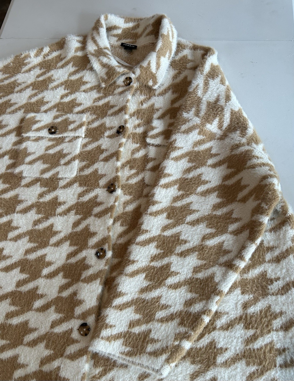 Torrid Size 3 Houndstooth Eyelash Shacket Sweater Button Up Pockets Brown Cream