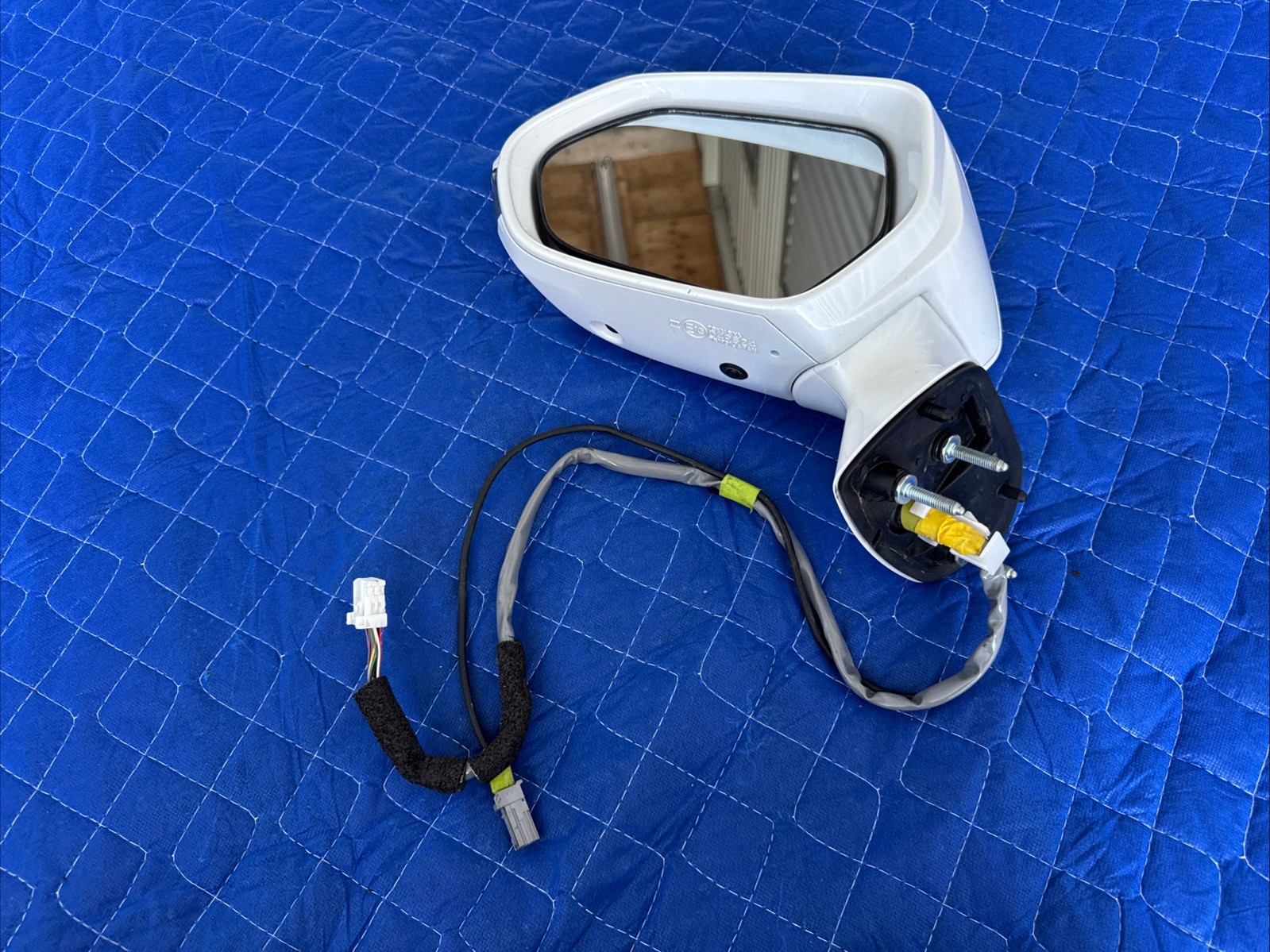 2021-2023 Toyota Mirai Left Driver Front Door Mirror W/ Camera White Used 2021-2023 Toyota Mirai Left Driver Front Door Mirror W/ Camera White Used