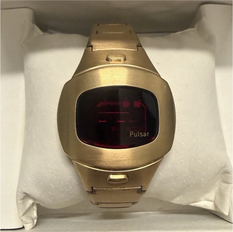 Vintage Pulsar P4 Gold Tone LED Digital Quartz Wristwatch Bracelet w/ Box