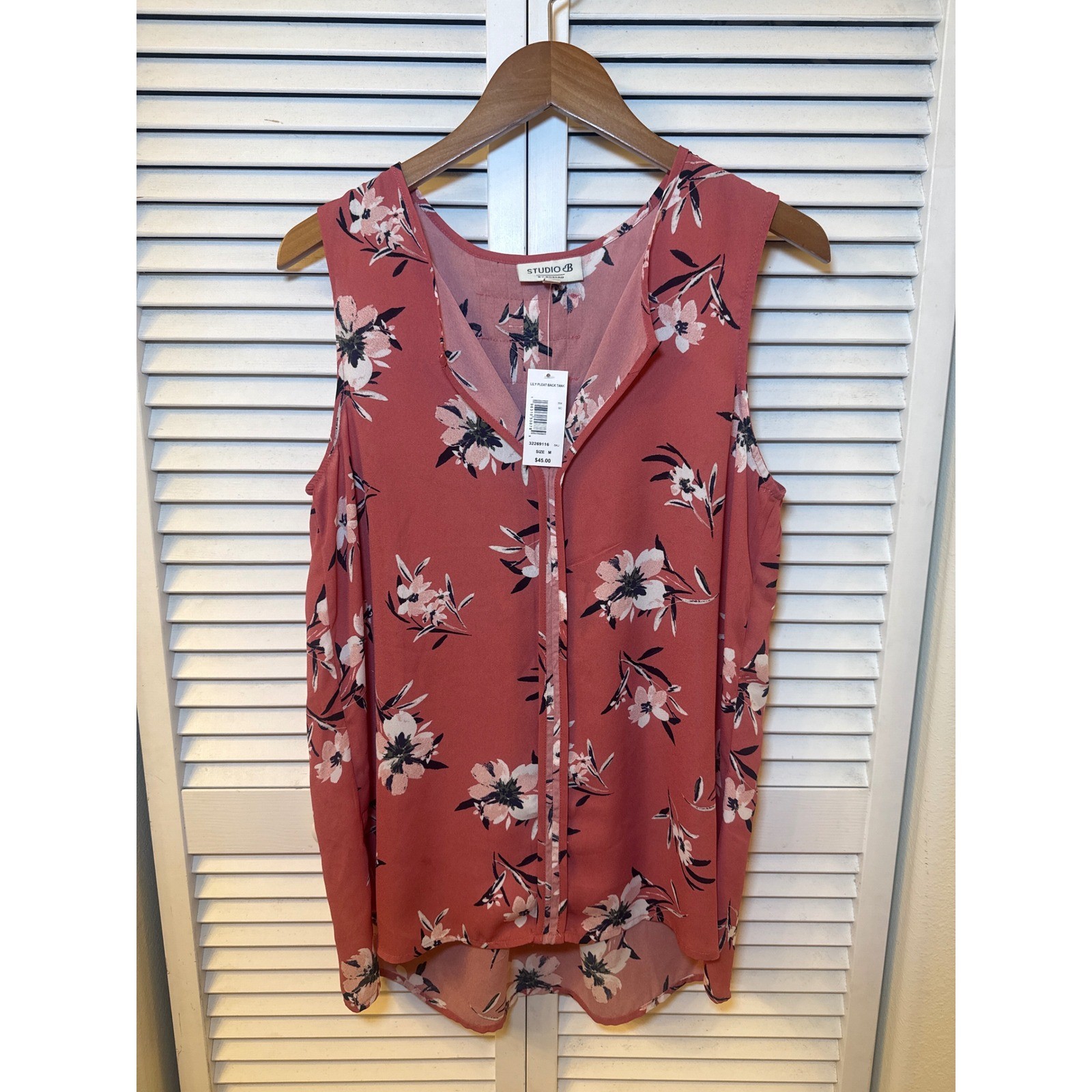 Studio B by Bobeau Lily Pleat Back Tank Floral High Low Blouse Pink Medium NEW Studio B by Bobeau Lily Pleat Back Tank Floral High Low Blouse Pink Medium NEW