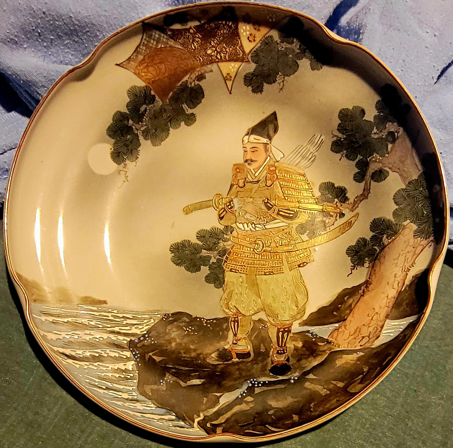 Japanese Hand painted Satsuma Charger 8 Japanese Hand painted Satsuma Charger 8