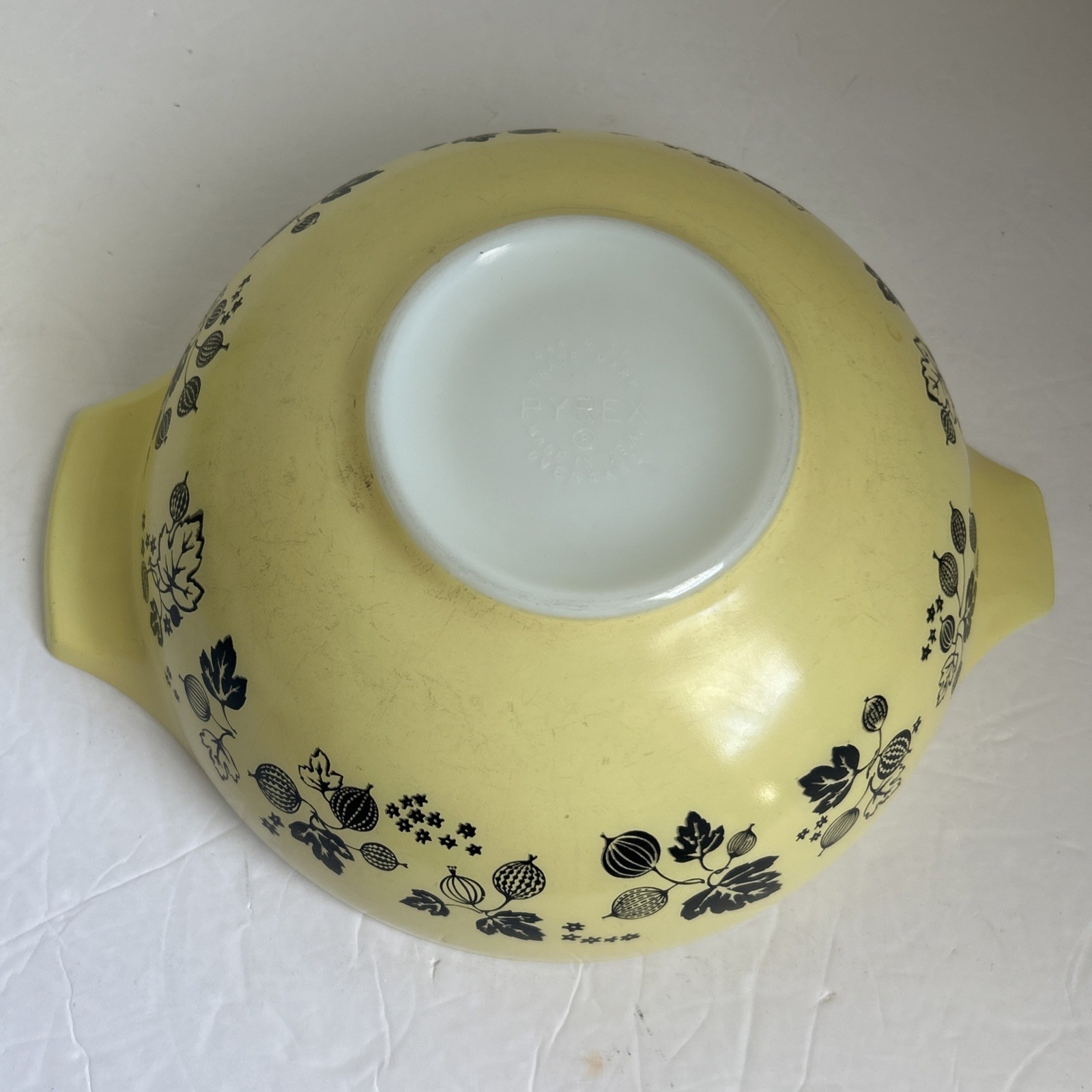 Vintage Pyrex Yellow Black White Gooseberry Bowl Set of (3) # 444,442,441 *READ Vintage Pyrex Yellow Black White Gooseberry Bowl Set of (3) # 444,442,441 *READ