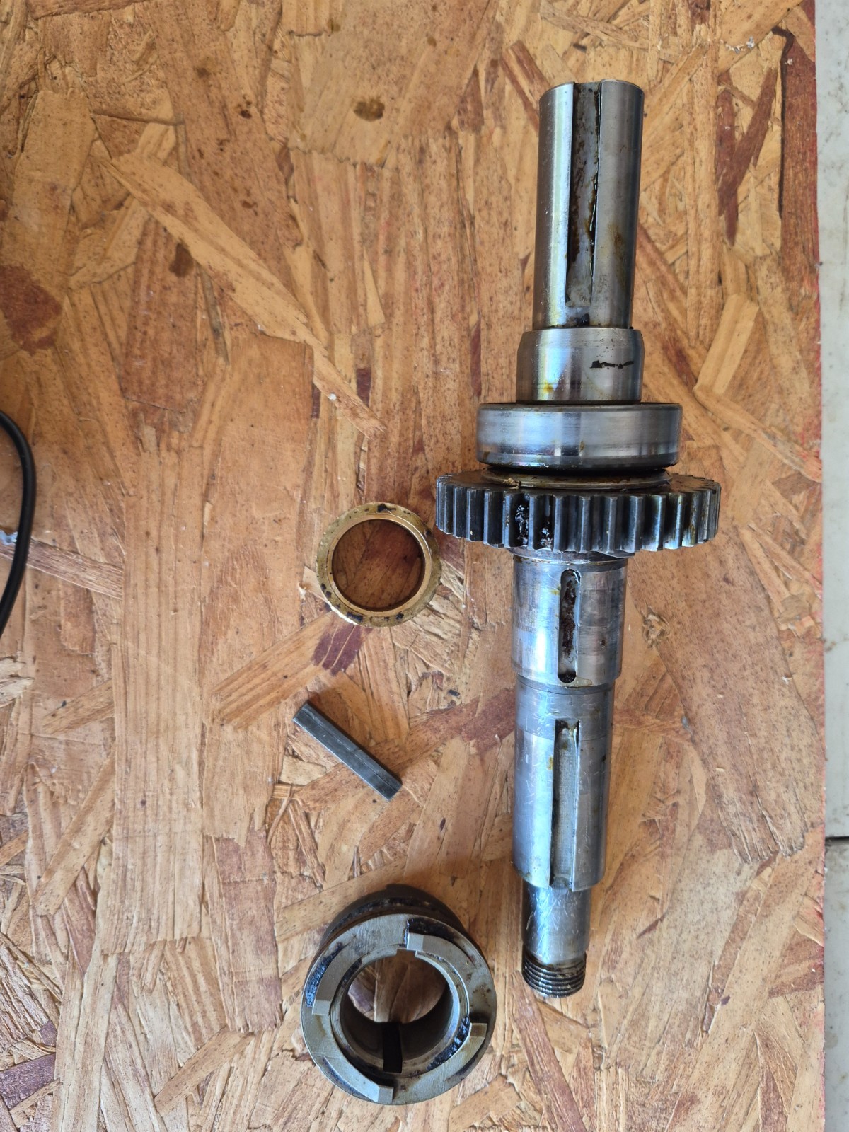 Hobart D300 Upper Planetary Shaft and Gear