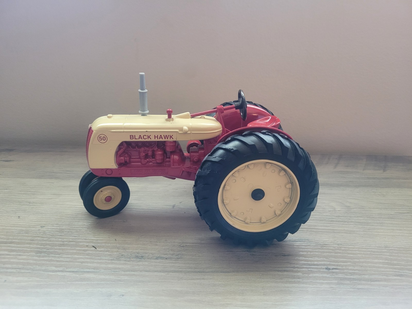 VTG Ertl Cockshutt Black Hawk 20 Tractor  1:16 Scale Natl Farm Toy Museum 1990