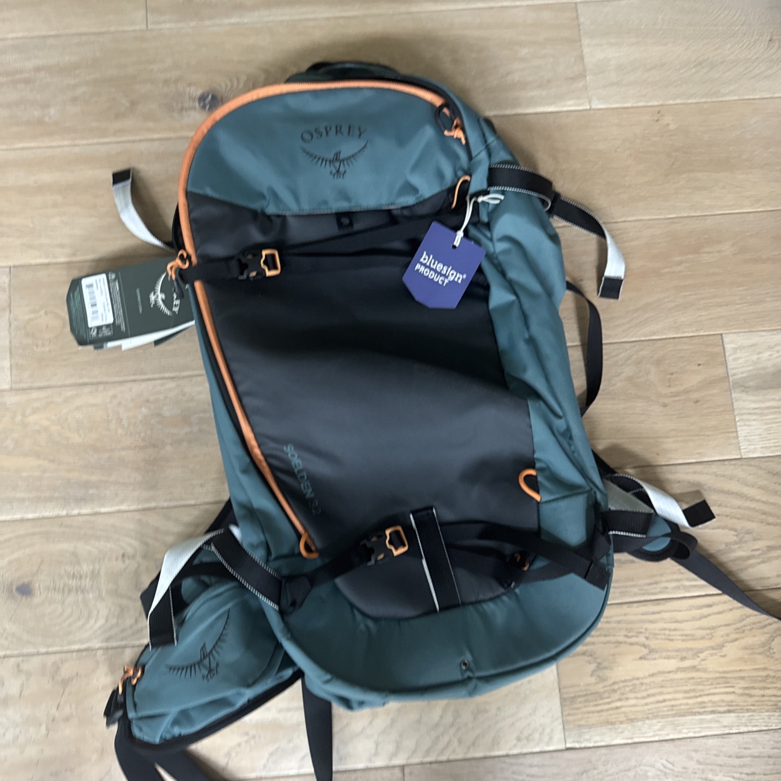 Osprey Packs Soelden 32 Backpack - Men\'s Cascade Blue/Raven Black, One Size Osprey Packs Soelden 32 Backpack - Men\'s Cascade Blue/Raven Black, One Size