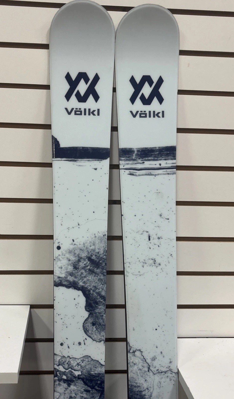 2023 Volkl Revolt 95 175cm Freestyle Skis 2023 Volkl Revolt 95 175cm Freestyle Skis