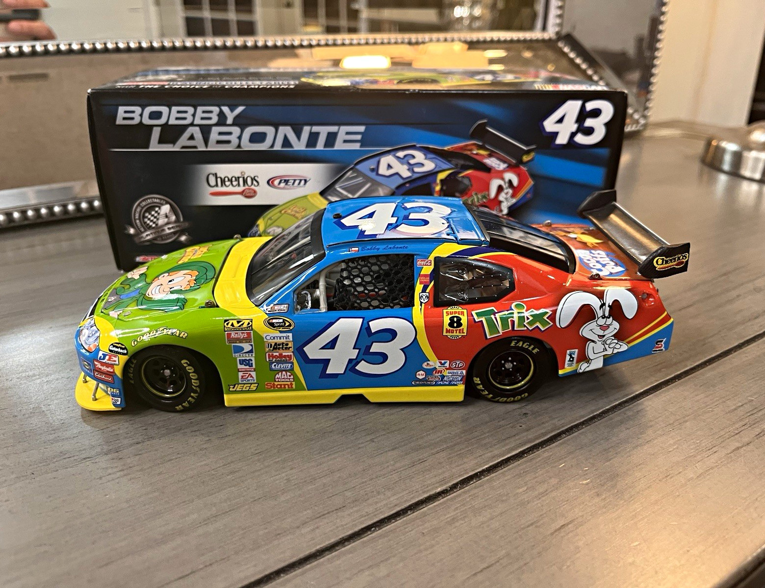 1/24 Action Bobby Labonte #43 General Mills Equity Characters 2008 Dodge Charger