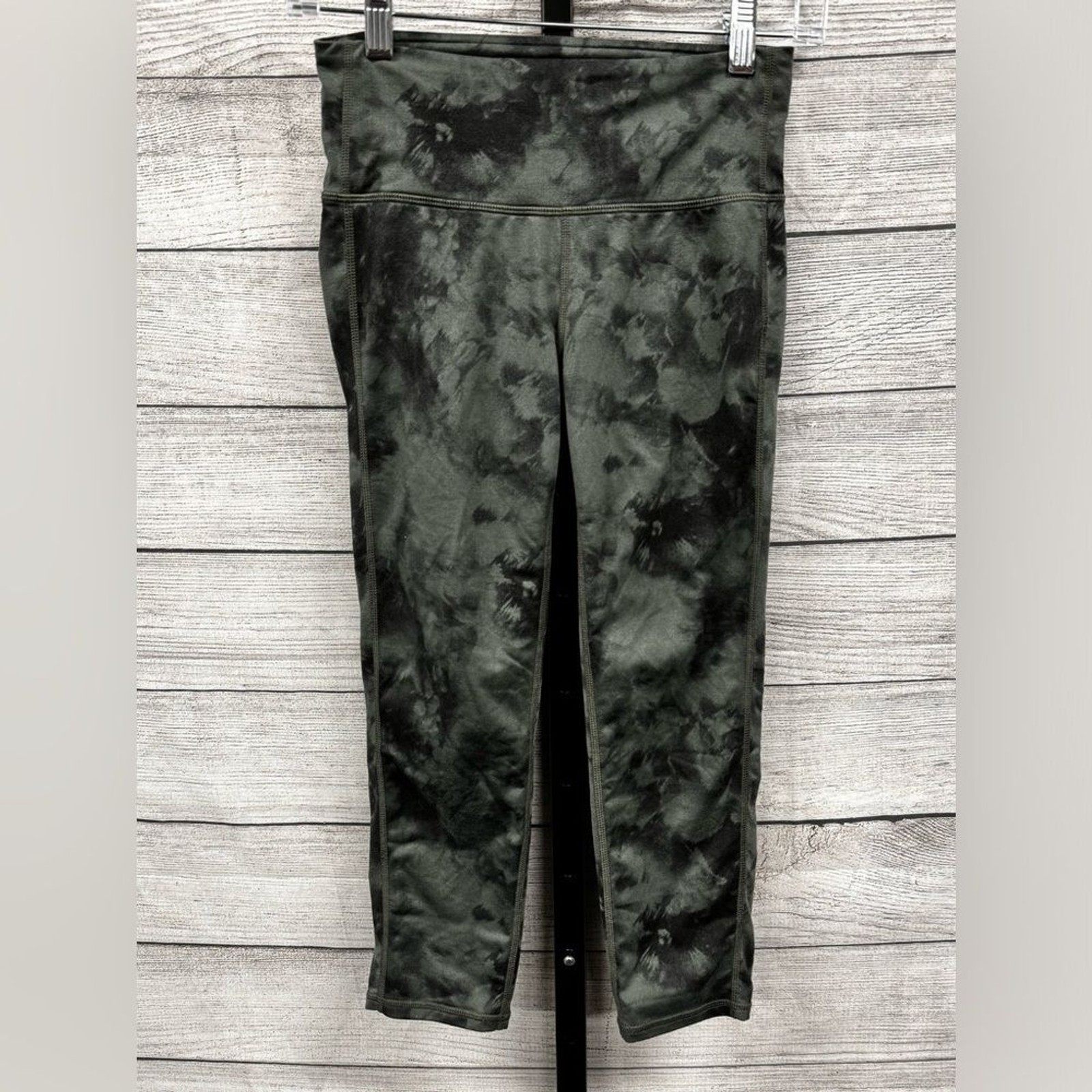 𝅺ATHLETA Chaturanga High Rise Cloud Capri Leggings 𝅺ATHLETA Chaturanga High Rise Cloud Capri Leggings