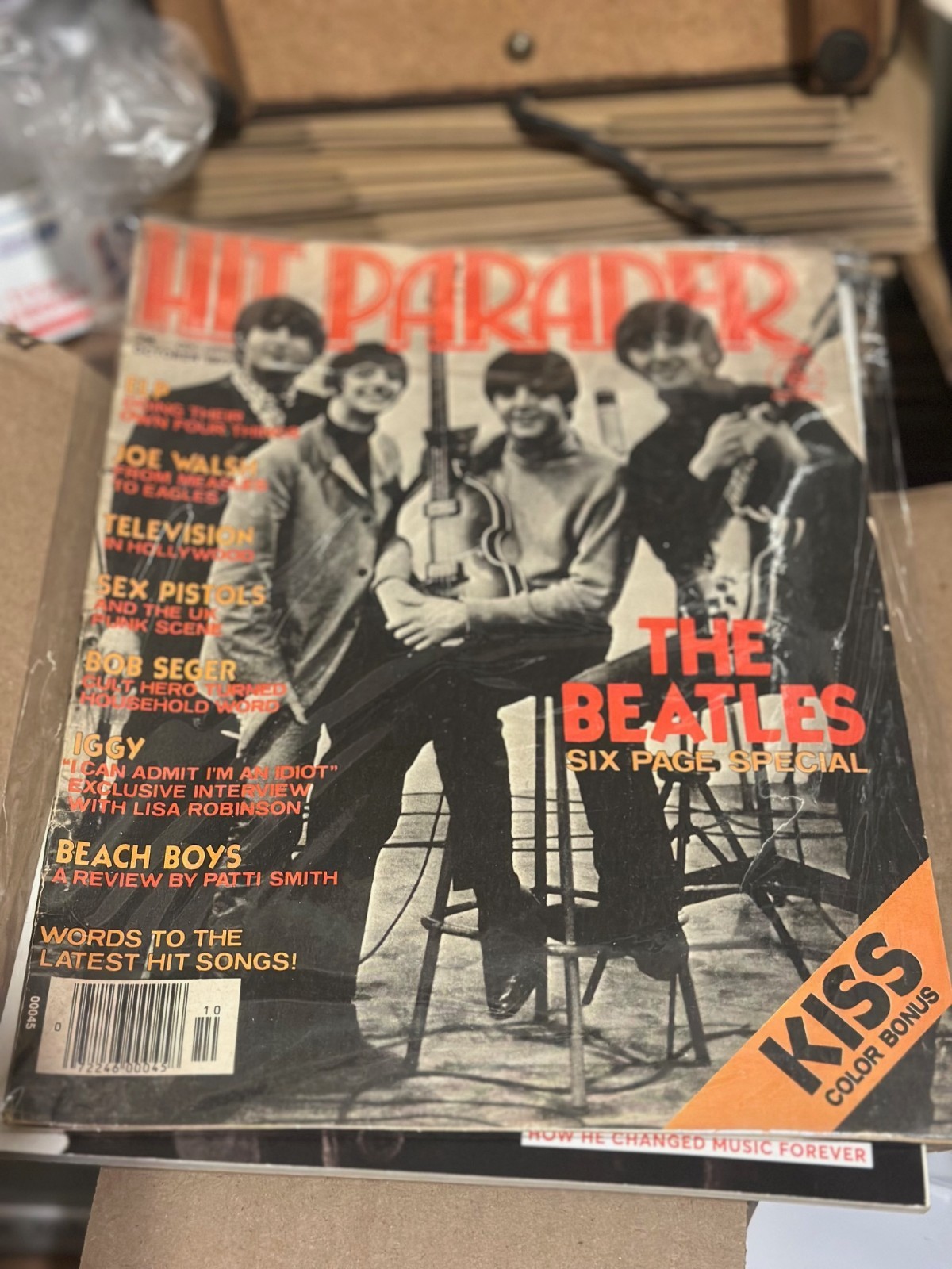 Hit Parader Magazine Oct.1977 The Beatles 6 Page Special KISS Bonus Special RARE