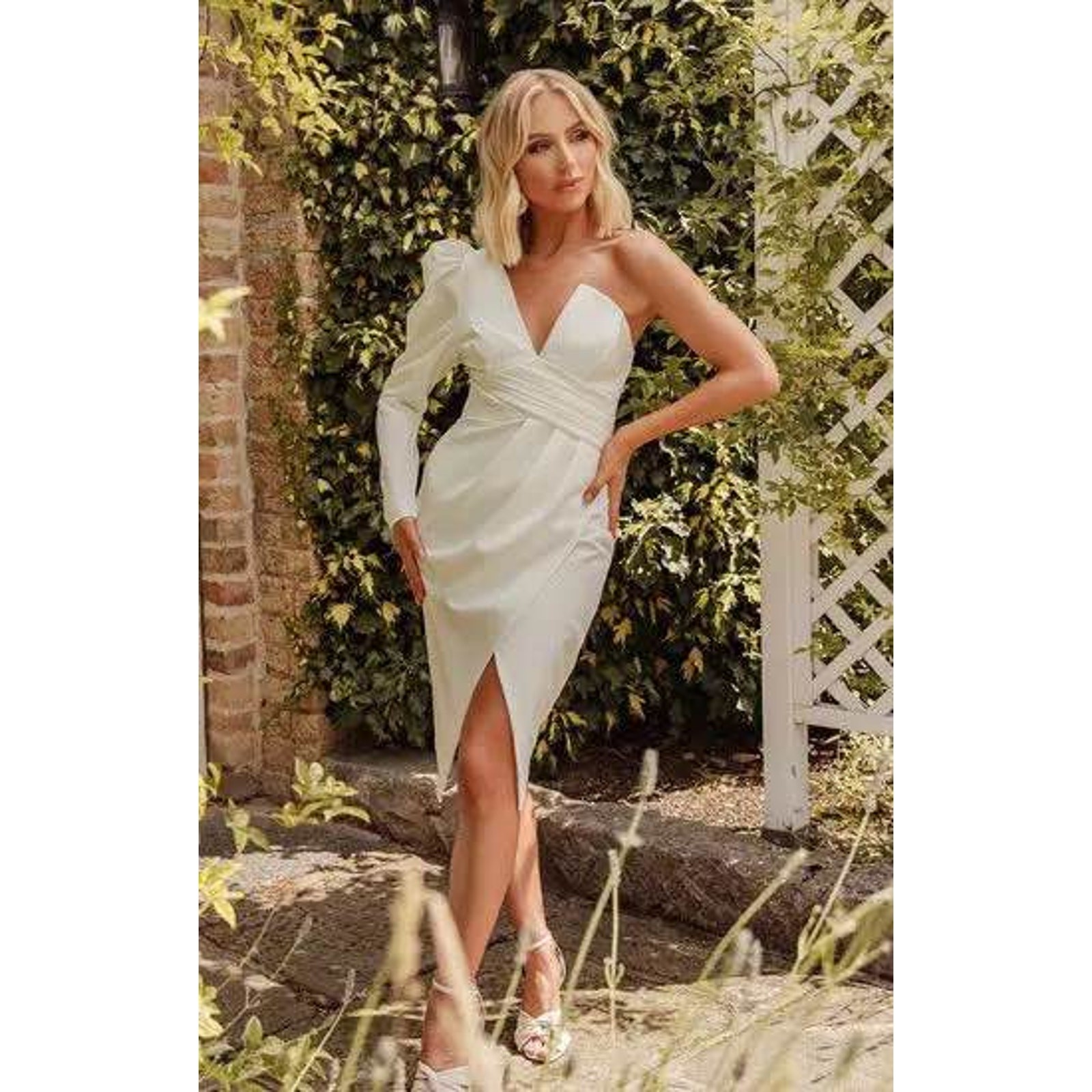 NWT Lavish Alice x Rosie Connolly-Quinn Size 6 Pleated Waist Midi Dress in White