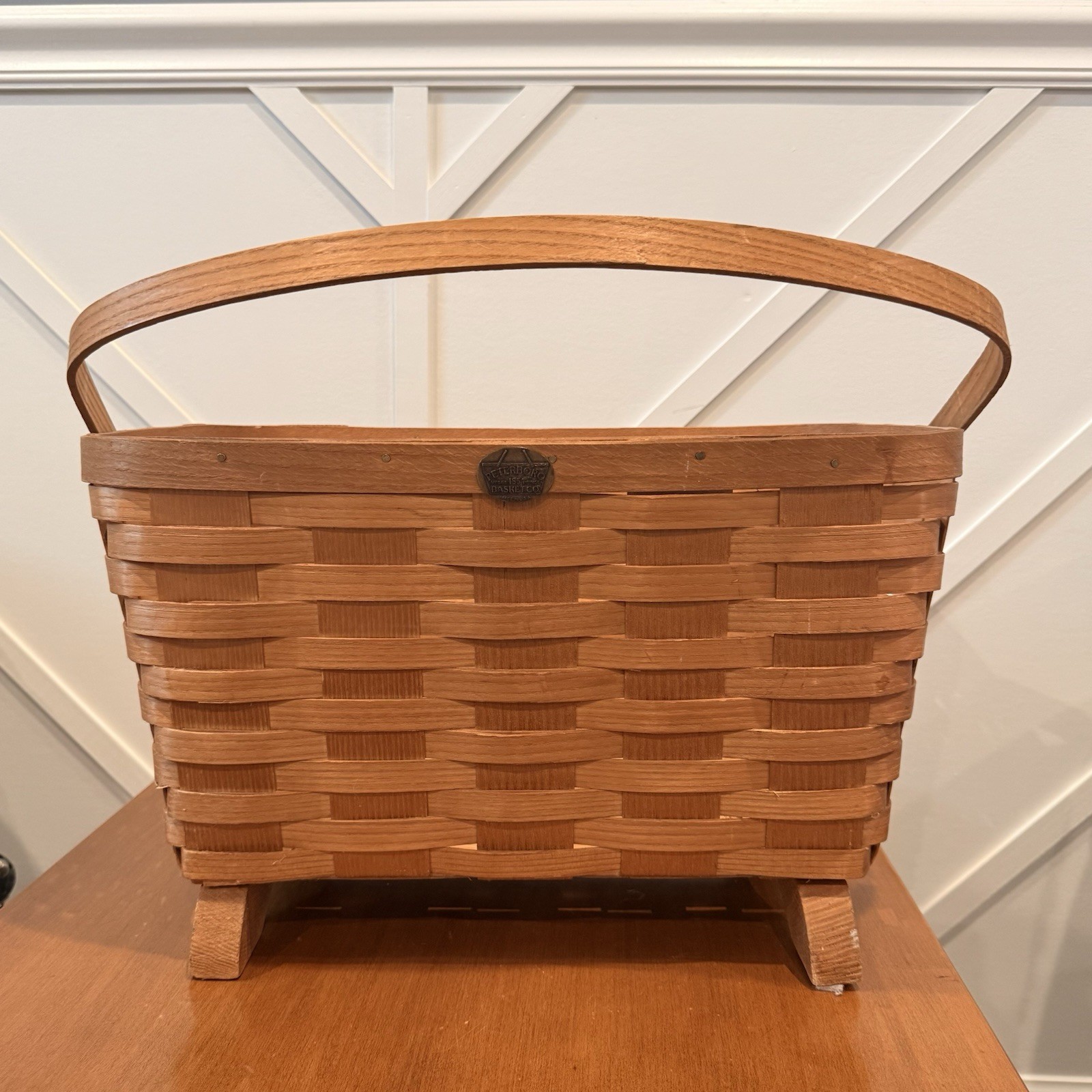 Peterboro Basket Co. Traditional Wood Knitting Basket w Handle Footed Magazine Peterboro Basket Co. Traditional Wood Knitting Basket w Handle Footed Magazine