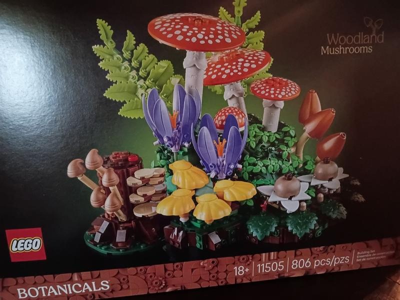 LEGO Botanicals Woodland Mushrooms - 11505, 806 Pieces 18+ 