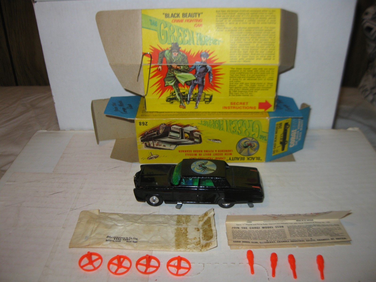 Corgi 268 Green Hornet Black Beauty 1968 Orig set.  fully working car
