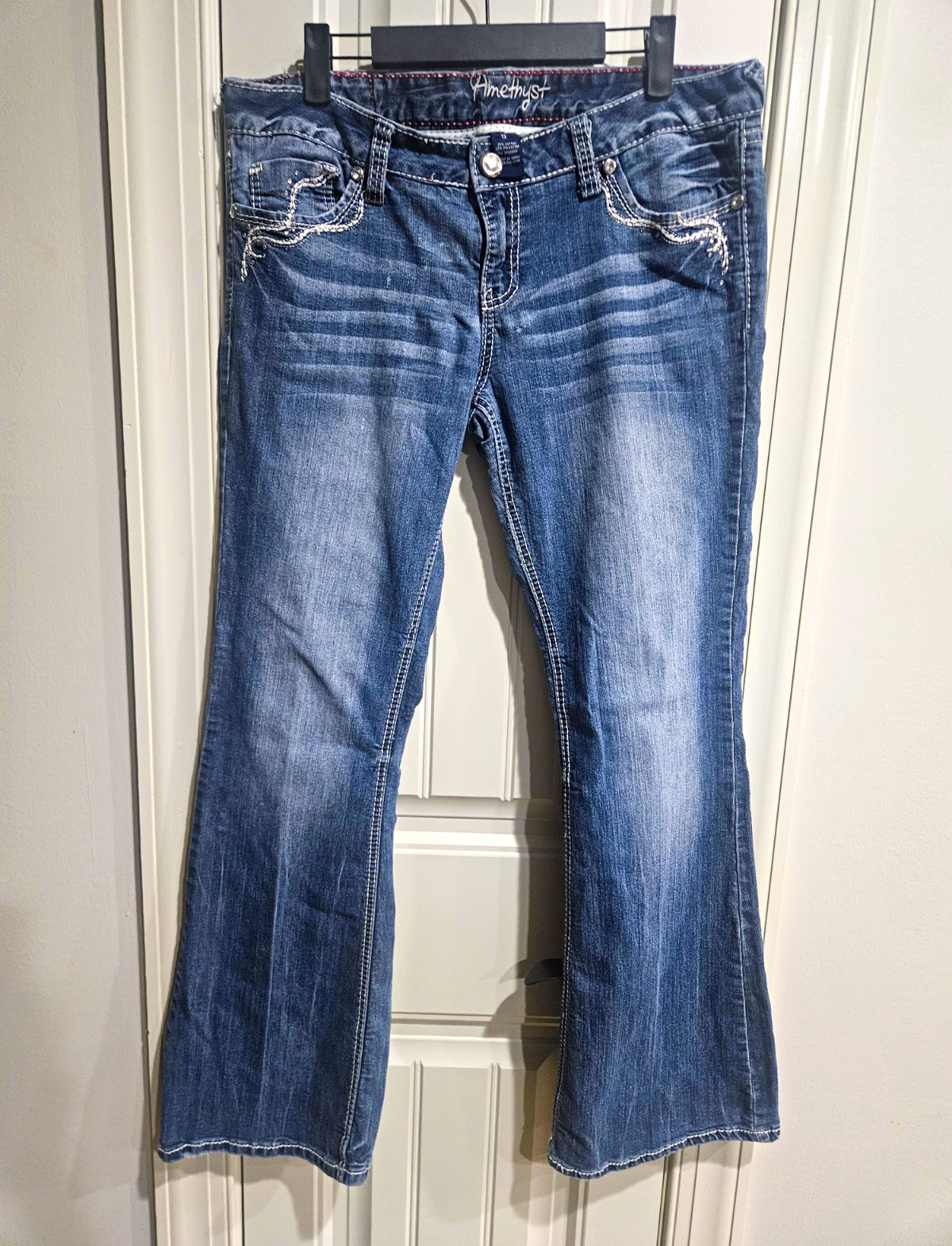 Amethyst Women’s Juniors Bootcut Medium Wash Blue Denim Jeans 5-Pocket Stretch Amethyst Women’s Juniors Bootcut Medium Wash Blue Denim Jeans 5-Pocket Stretch