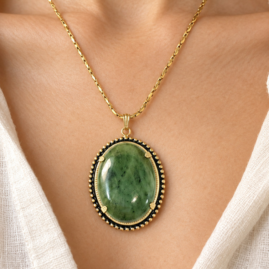Vintage Green Jade Oval Cabochon Pendant Necklace Gold Tone