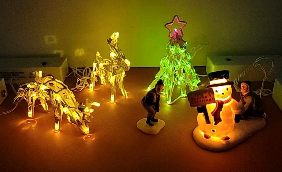 Lot Of 4 Lemax Village Collection Lighted Wire Sculptures