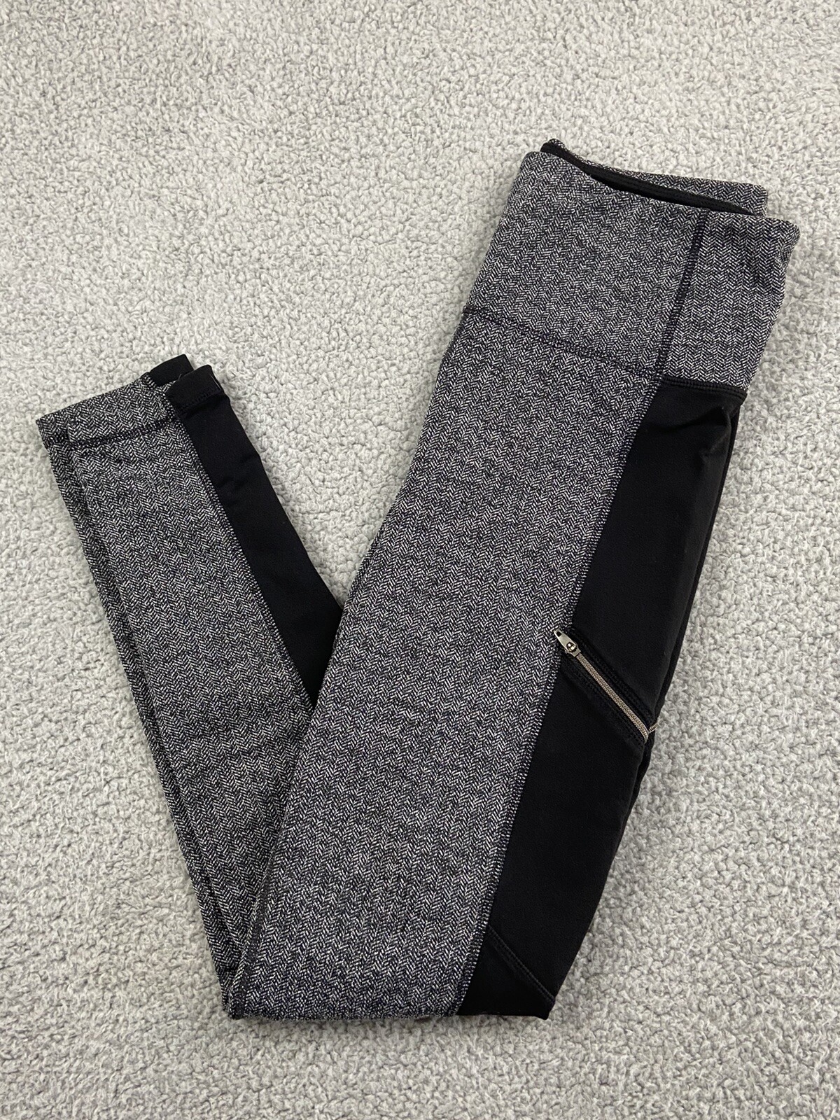 Athleta Criss Cross Drifter Tight Leggings Size M Black Gray Zipper Pockets EUC Athleta Criss Cross Drifter Tight Leggings Size M Black Gray Zipper Pockets EUC