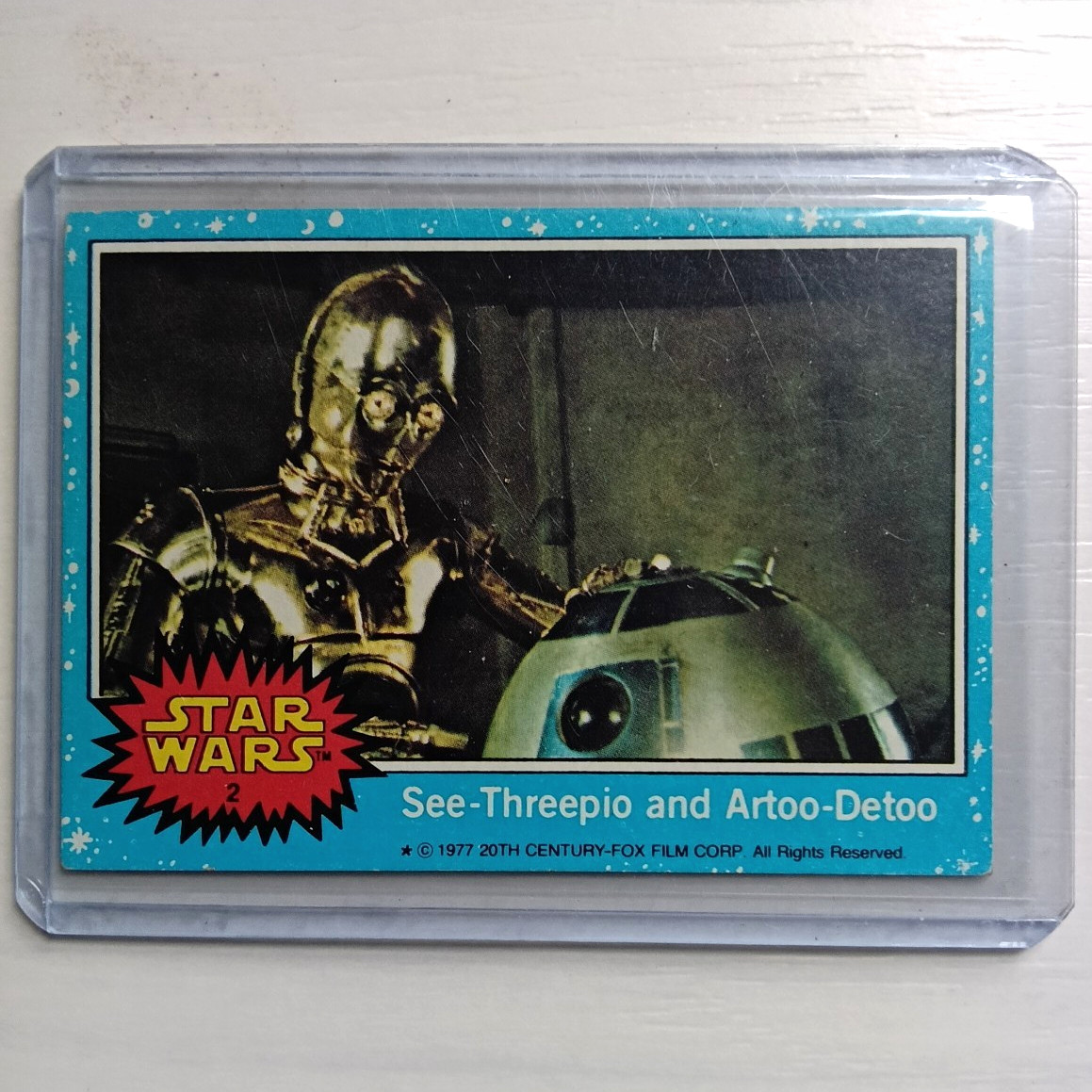 Topps 1977 Star Wars Base Set Card #2 See-Threepio & Artoo-Detoo C-3PO R2-D2 Topps 1977 Star Wars Base Set Card #2 See-Threepio & Artoo-Detoo C-3PO R2-D2