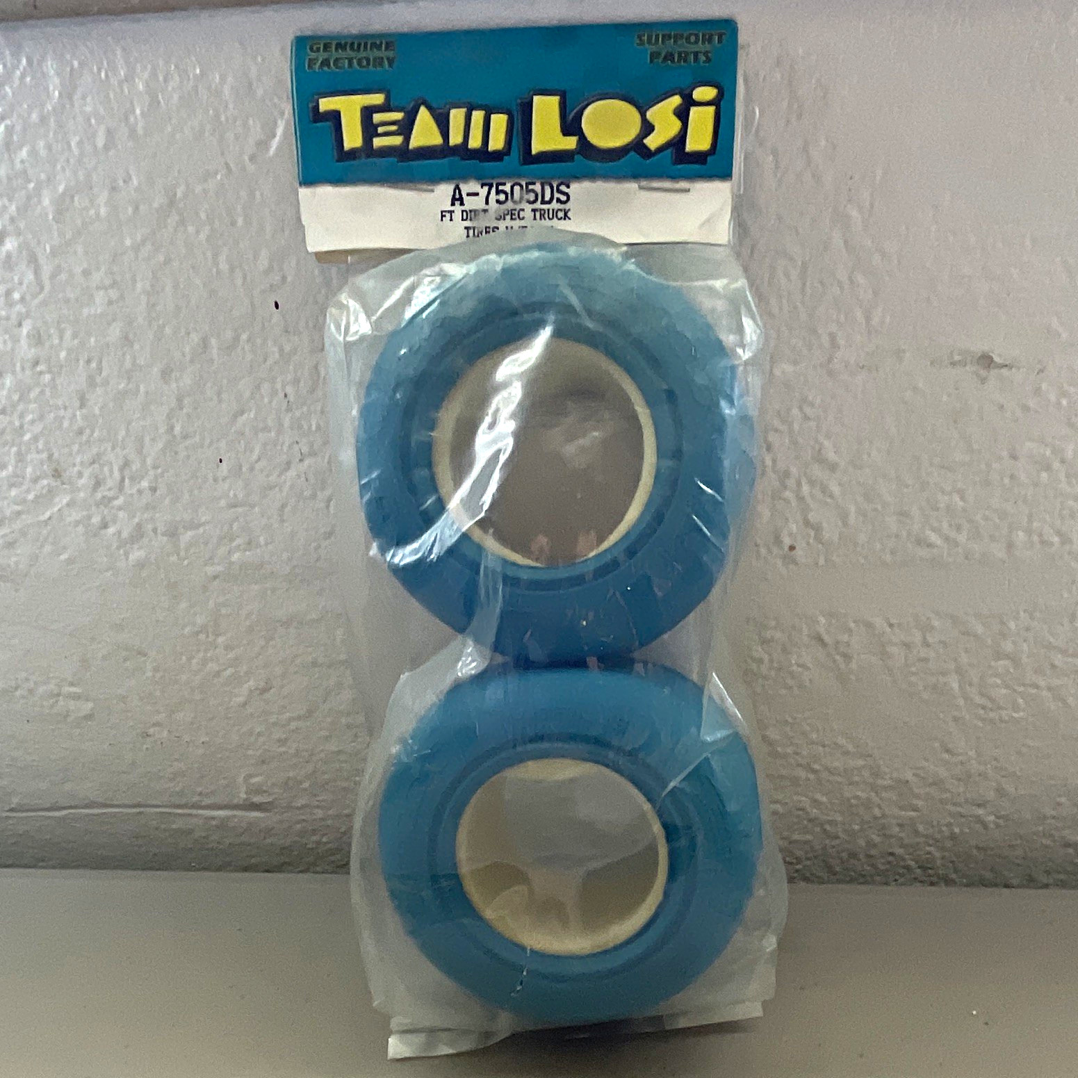 Team Losi A-7505 Directional Rib Front Tire Vintage RC . (Blue)