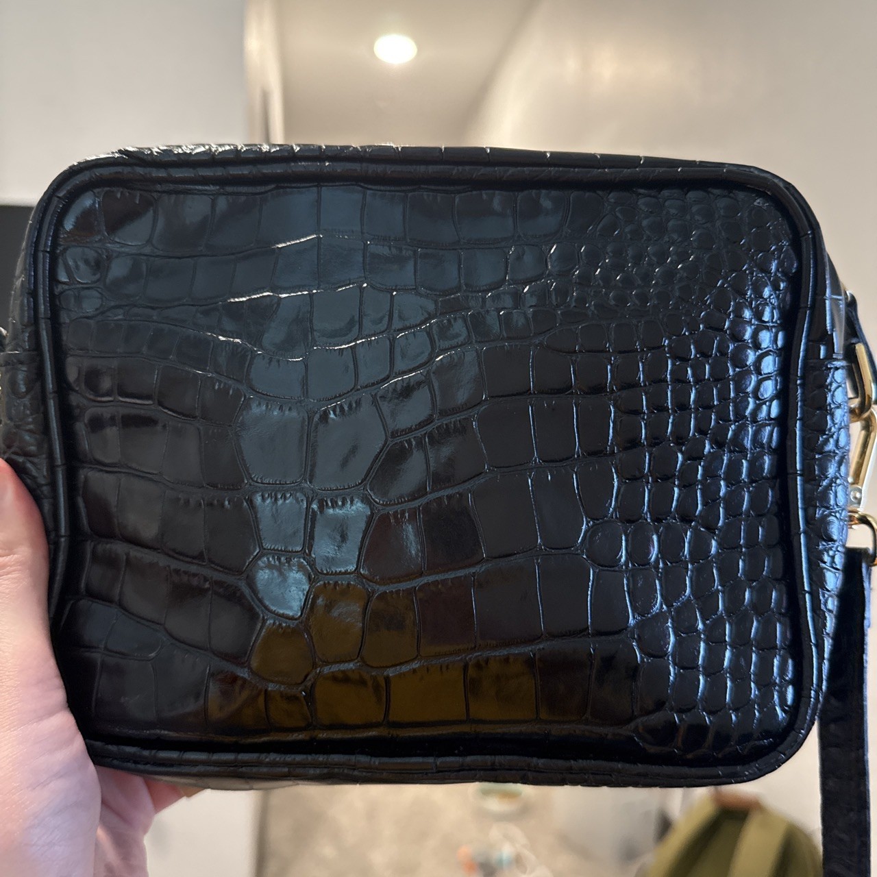 Quince Italian Leather Black crocodile print crossbody bag with gold hardware Quince Italian Leather Black crocodile print crossbody bag with gold hardware