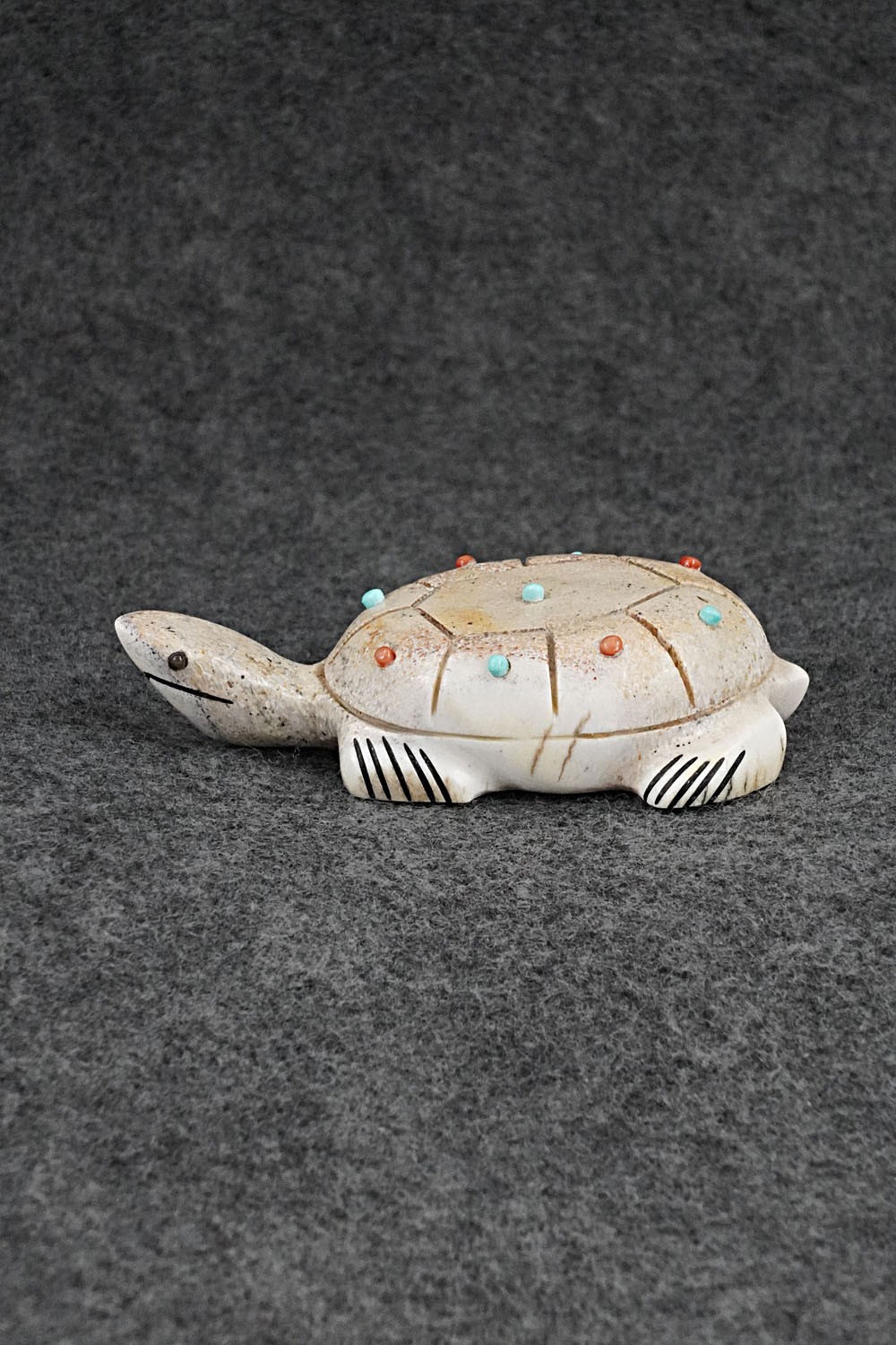 Turtle Zuni Fetish Carving - Claudia Peina