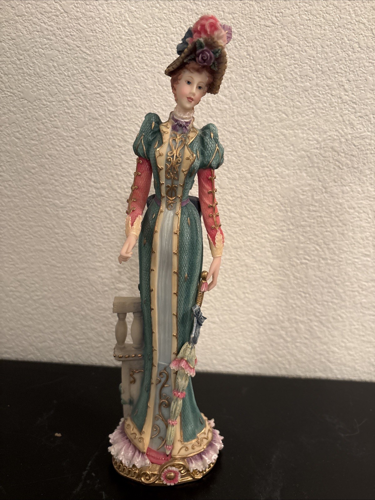 Vintage 1999 LENOX Delicate Beauty Victorian Lady Handpainted Figurine EXCELLENT Vintage 1999 LENOX Delicate Beauty Victorian Lady Handpainted Figurine EXCELLENT